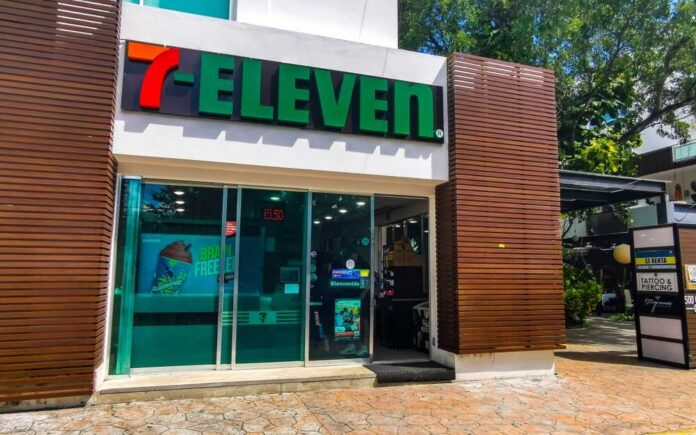 Playa,Del,Carmen,Quintana,Roo,Mexico,07.,September,2022,7 Exterior view of a 7-Eleven convenience store