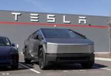 Pop Star’s Tesla: What Cops Unzipped Tesla Cybertruck parked in front of a Tesla dealership