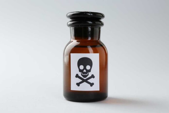 Bottle,Of,Poison,With,Warning,Sign,On,Light,Background Brown glass bottle with skull and crossbones label